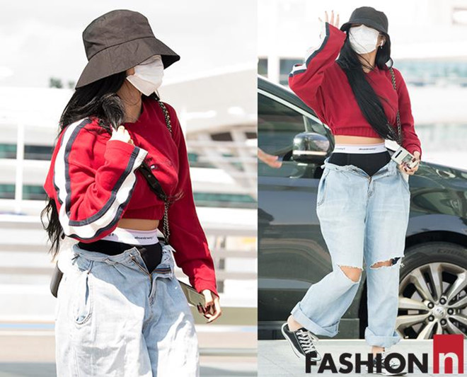 Có lần, nữ rapper diện quần jeans không kéo khóa, để lộ nội y bên trong. Bộ đồ này khiến Hwasa gặp nhiều chỉ trích từ công chúng.