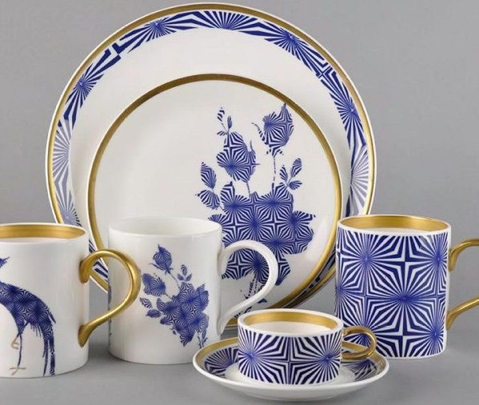 Những thiết kế với màu xanh coban như thế này sẽ không bao giờ bị phai màu hay mất đi vì lớp men sẽ biến chúng trở nên vĩnh cửu.