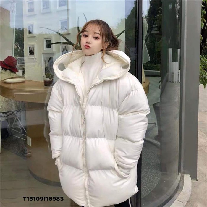 Kiểu áo phao độc đáo này đang sốt xình xịch trên mạng xã hội và được mọi người ráo riết lùng mua để mặc chống rét. Chiếc áo này được cho là có bắt nguồn từ Trung Quốc.