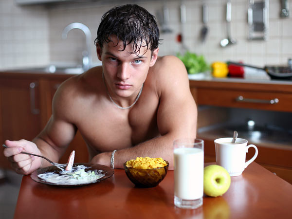 Nuốt đau: Ung thư phổi giai đoạn đầu thường biểu hiện bằng những cơn đau khi nuốt vào cổ họng. Nếu bạn thường xuyên bị cơn đau này ghé thăm thì nên đi kiểm tra sức khỏe sớm. Bởi đây là một trong những dấu hiệu của căn bệnh ung thư có tỷ lệ người chết rất cao.