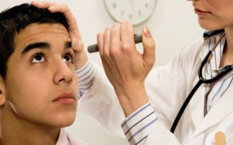 Bệnh Menkes: Bệnh có liên quan đến bất thường về gene và có xu hướng mắc ở nam nhiều hơn nữ. Thiếu hụt lượng đồng trong cơ thể là nguyên nhân dẫn đến các triệu chứng như nhìn mờ, yếu cơ, co giật,...