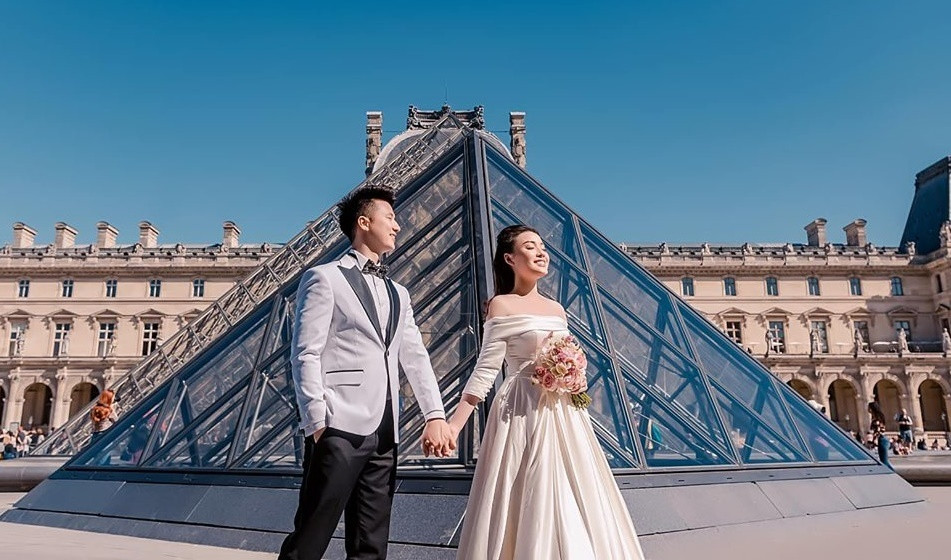 Nữ giảng viên quyến rũ, đeo vàng trĩu cổ trong ngày vu quy - Hình 3 Nu giang vien quyen ru, deo vang triu co trong ngay vu quy-Hinh-3