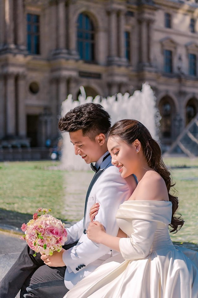 Nữ giảng viên quyến rũ, đeo vàng trĩu cổ trong ngày vu quy - Hình 4 Nu giang vien quyen ru, deo vang triu co trong ngay vu quy-Hinh-4