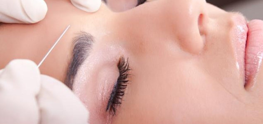 Các biến chứng có thể xảy ra là vấn đề kết quả thẩm mỹ không như mong muốn hay vùng bơm mỡ bị biến dạng méo mó, làm khách hàng không hài lòng.