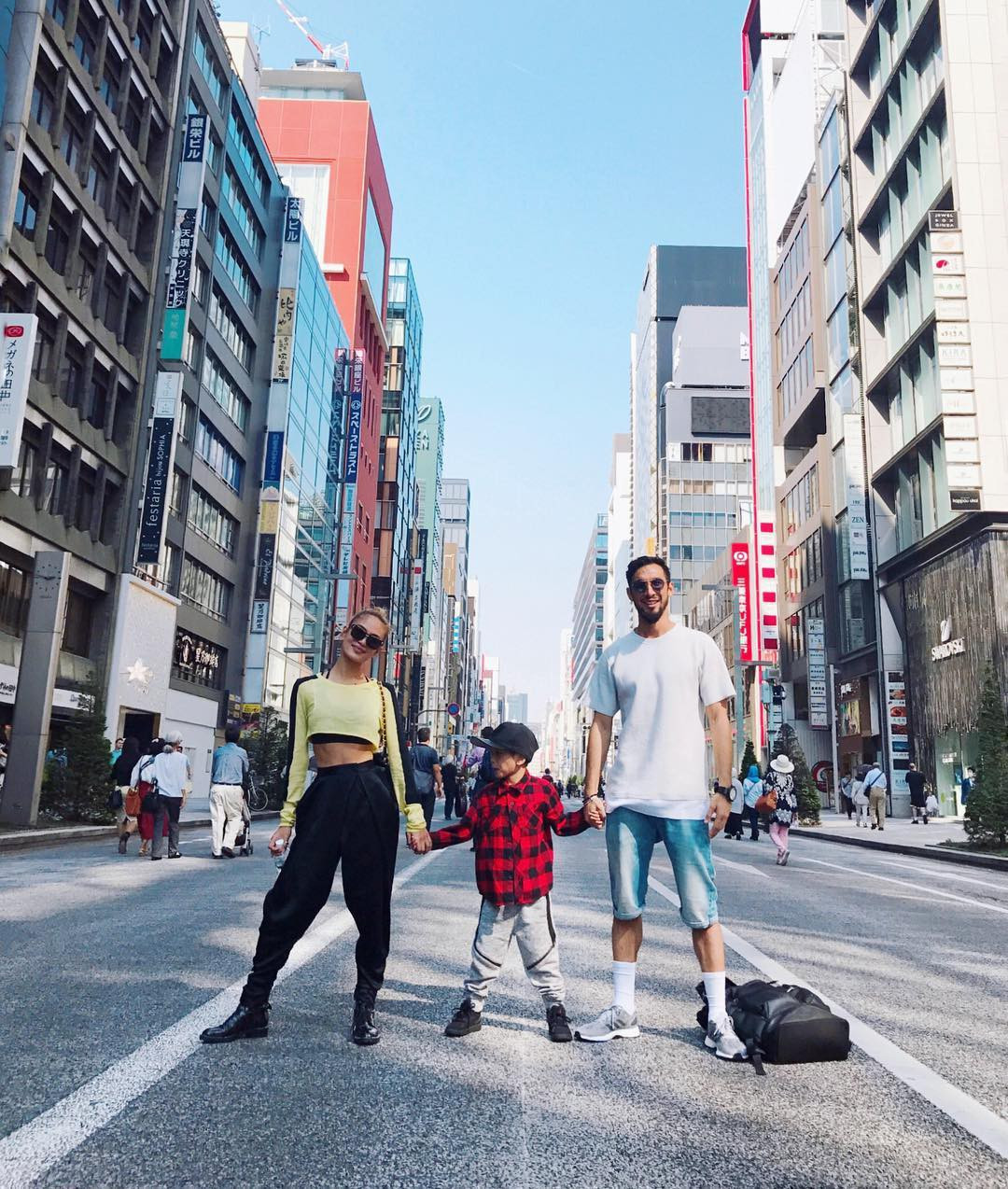 Chồng của Samatha là chàng hậu vệ người Mỹ gốc Philippines từng thi đấu cho ĐTQG Philppines trong giai đoạn từ năm 2004-2014. Cả gia đình thường ăn mặc sành điệu và chụp ảnh cùng nhau tại những điểm du lịch sang chảnh.