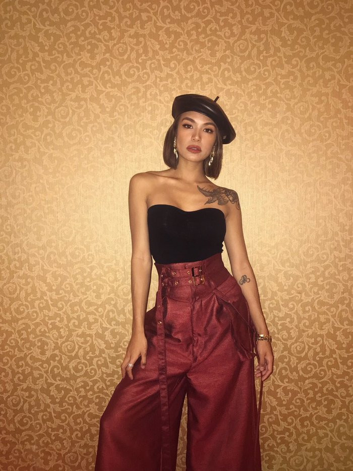 Cách phối đồ của bà mẹ một con toát lên thần thái sang chảnh, quyến rũ.