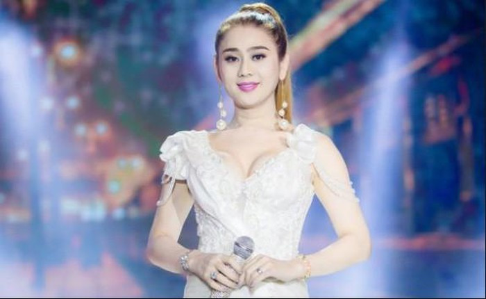 Khi được hỏi về bí quyết làm đẹp, giữ gìn nhan sắc, Lâm Khánh Chi không ngần ngại chia sẻ về “thần dược” giúp cô luôn rạng rỡ.