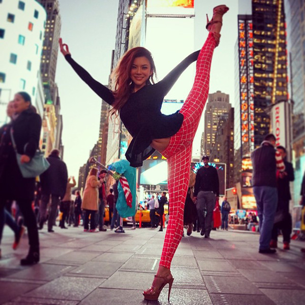 Tập luyện yoga mỗi ngày kết hợp với chế độ ăn uống lành mạnh khiến Michelle có được vóc dáng gợi cảm đáng mơ ước.