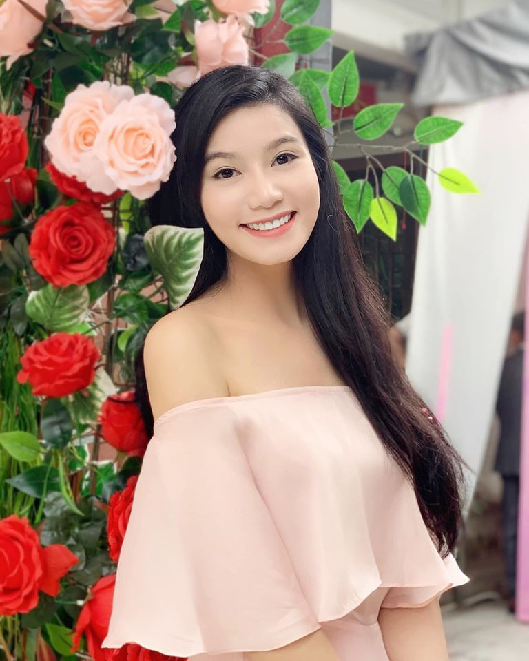 Các trang phục khoe vai trần luôn được Lương Giang ưu ái hơn cả. Ảnh" FBNV. Video "Minh Hằng chia sẻ về phong cách thời trang". Nguồn: VTC.