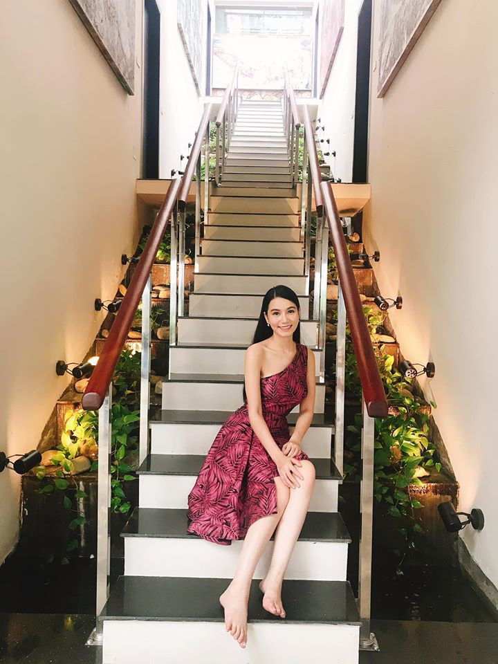 Khá giống như trong phim, Lương Giang ngoài đời cũng có gu ăn mặc gợi cảm, quyến rũ.