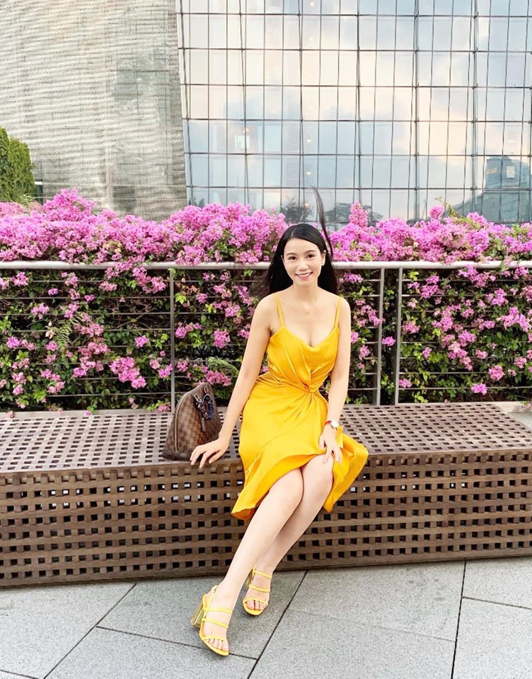 Nữ diễn viên cho hay phong cách thời trang của bản thân thường rất đa dạng, đôi lúc trẻ trung với quần jean, khi thì gợi cảm quyến rũ với các kiểu váy áo hai dây.