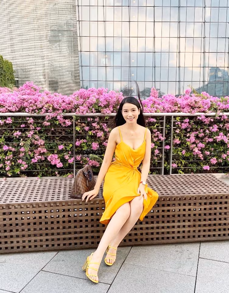 Nữ diễn viên cho hay phong cách thời trang của bản thân thường rất đa dạng, đôi lúc trẻ trung với quần jean, khi thì gợi cảm quyến rũ với các kiểu váy áo hai dây.