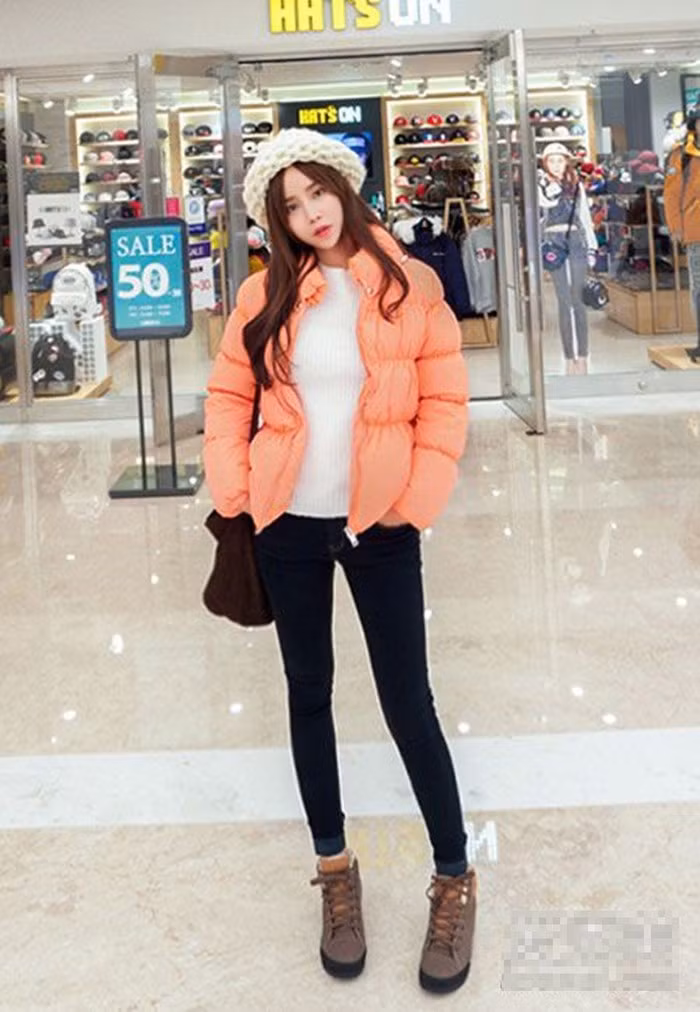 Những cô gái hạn chế về chiều cao nên chọn áo khoác dáng ngắn để không bị "tố cáo" điểm yếu của mình.