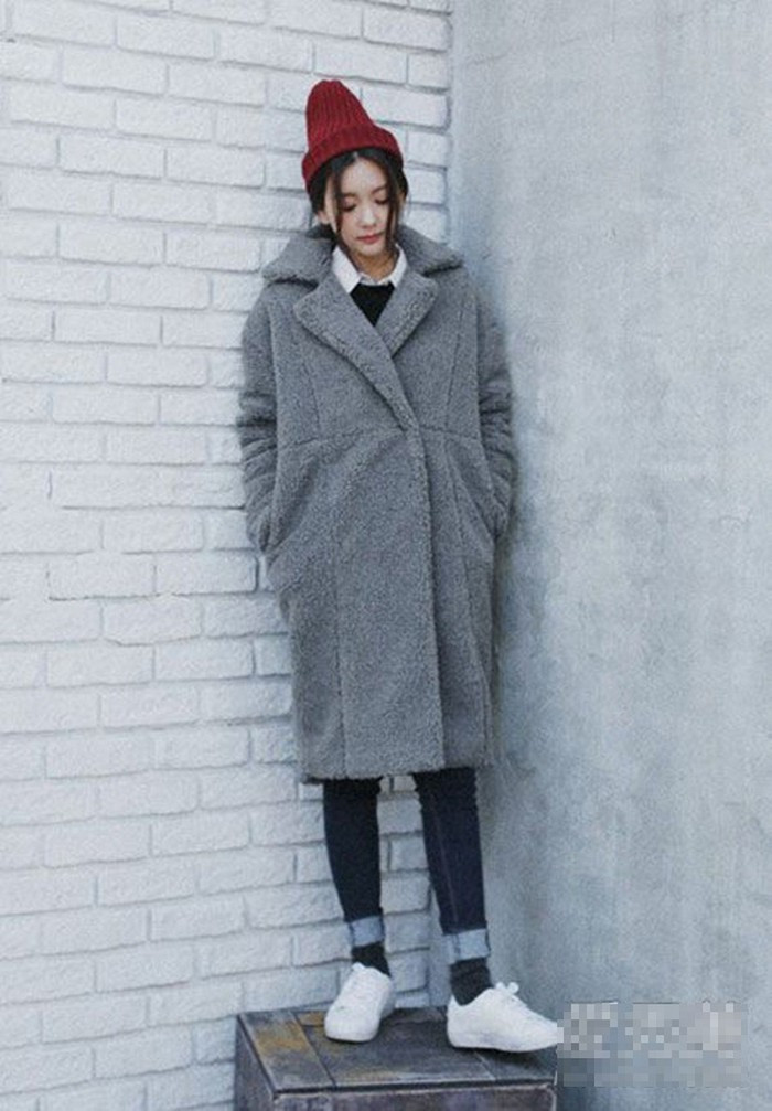 Cách phối đồ theo phong cách layer với sơ mi, áo len và áo khoác tạo nên vẻ dễ thương, đáng yêu cho các cô gái.