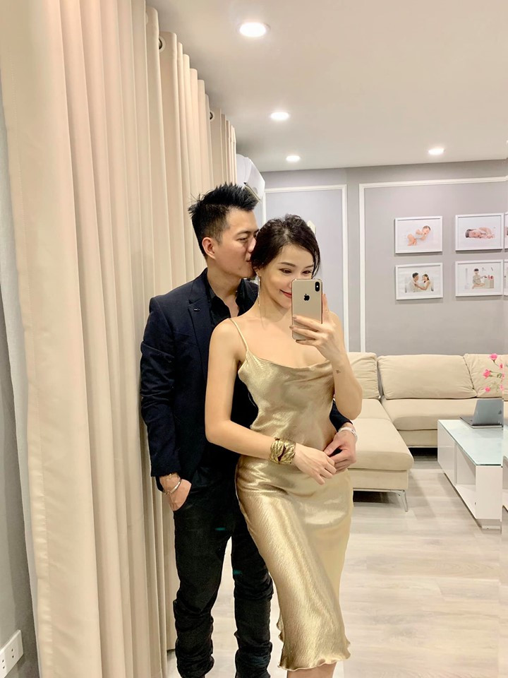 Người đẹp khoe làn da trắng nõn trong chiếc đầm hai dây gợi cảm. Ảnh: FBNV.