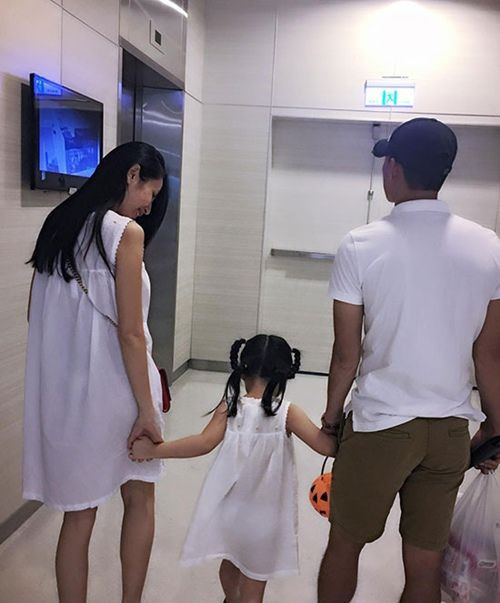 Tháng 6/2012, Thuỷ Tiên thừa nhận chuyện đang mang thai đứa con đầu lòng với Công Vinh. Đầu năm 2013, gia đình Công Vinh - Thuỷ Tiên chào đón công chúa nhỏ, cặp đôi đặt tên ở nhà cho con gái là Bánh Gạo.