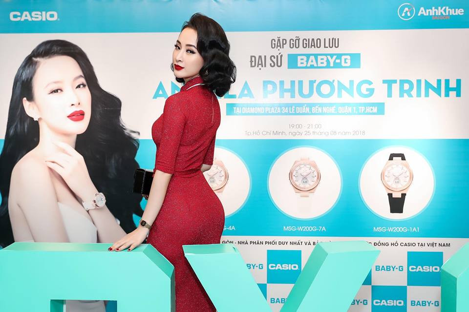 Dù mặc kín đáo nhưng Angela Phương Trinh vẫn khiến người đối diện "nhức mắt" vì vòng ba quá gợi cảm. Ảnh: FBNV. Video "Minh Hằng chia sẻ về phong cách thời trang". Nguồn: VTC.