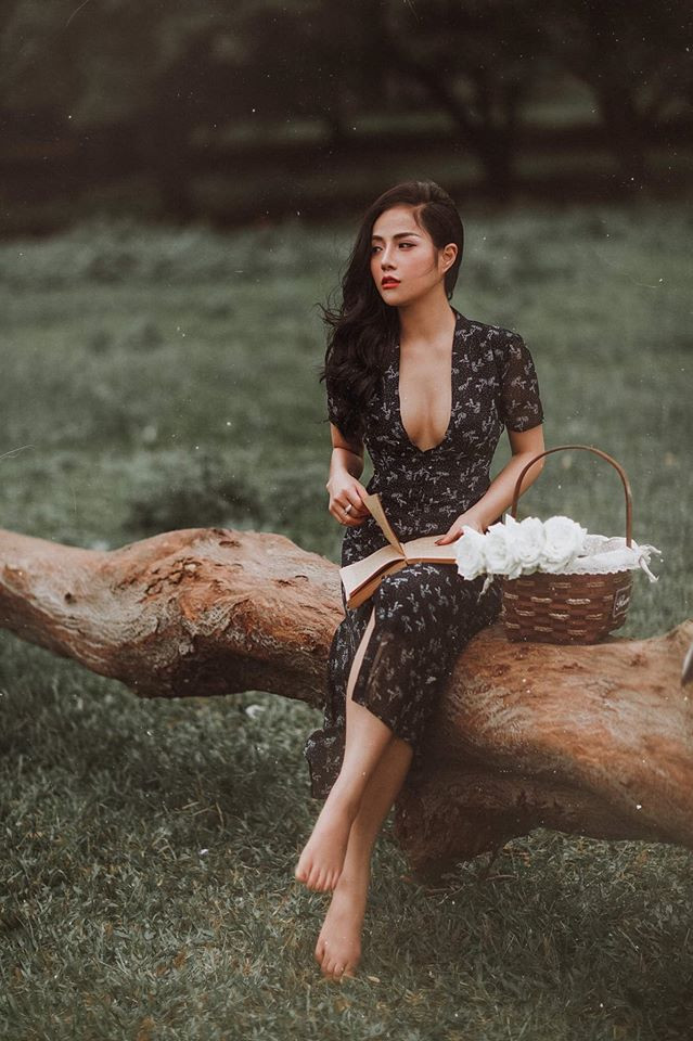 Thương Võ từng gây sốt cộng đồng mạng với nhan sắc xinh đẹp, vóc dáng quyến rũ và gu ăn mặc nóng bỏng vô cùng.