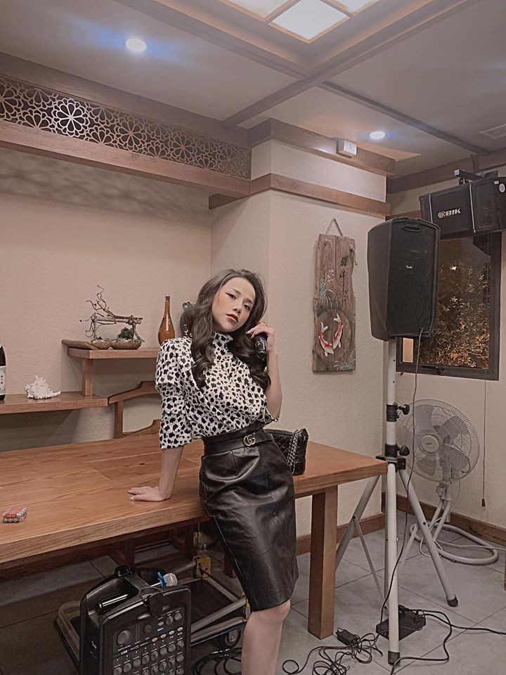 Đen - trắng là hai gam màu sang trọng thường xuyên được người đẹp phối lên đồ.