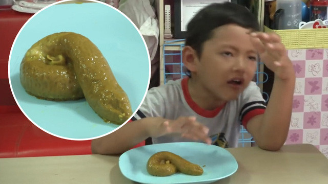 Thạch phân: Món ăn chỉ xuất hiện chưa lâu nhưng nó cũng gây “bão” bởi hình dáng nó cực kỳ giống một bãi phân từ màu sắc cho đến hình dáng. Do đó, nhiều người nhìn thôi đã khiếp sợ rồi chứ không có ý định nếm thử.