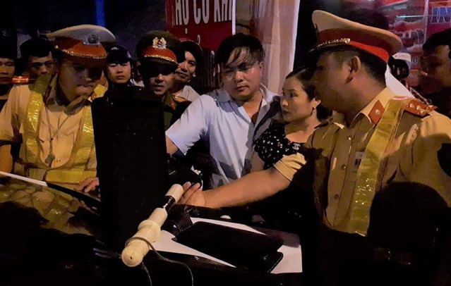 Chu nhiem UBKT o Ha Tinh lai xe tong chet nguoi bi khoi to-Hinh-2