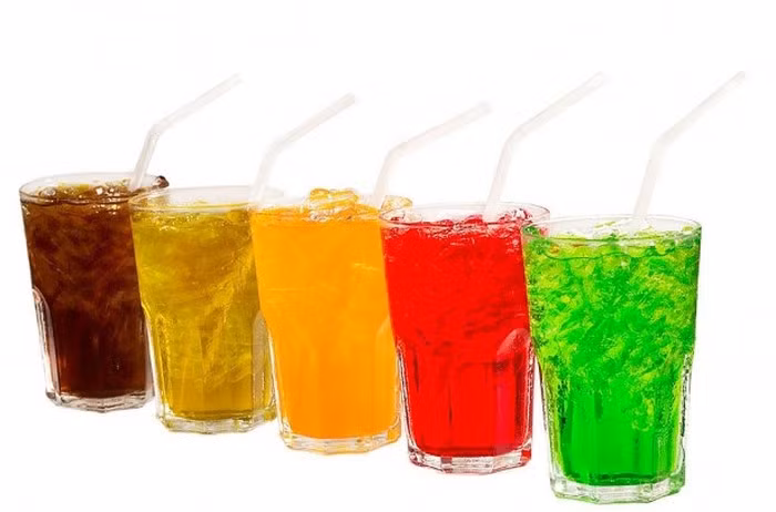 Nước ngọt, nước ép trái cây đóng sẵn: Hầu hết các loại nước ngọt, nước ép trái cây chứa nhiều đường fructose nếu ngốn quá nhiều sẽ không thể chuyển hóa thành glucose, tích thành mỡ gây tăng cân, thừa cân. Nguồn ảnh: Internet. Video "Chế biến món ngon từ nấm đông cô". Nguồn: VTC.