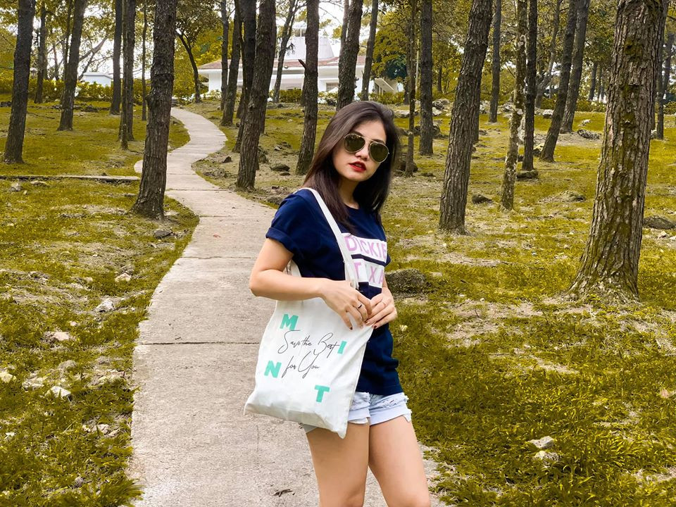 Ngoài công việc trong lĩnh vực y học thể thao, cô gái 24 tuổi cũng thường xuyên đi du lịch đây đó.