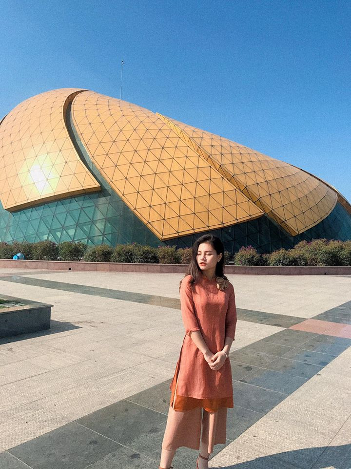 Người đẹp 24 diện áo dài cách tân điệu đà trong chuyến du lịch Đà Lạt.