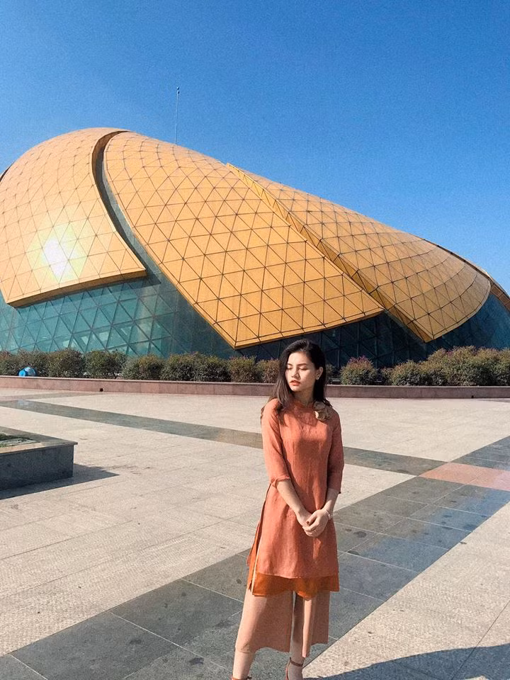 Người đẹp 24 diện áo dài cách tân điệu đà trong chuyến du lịch Đà Lạt.