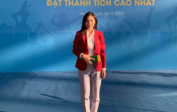 Hoàng Tú Anh (sinh năm 1995) hiện công tác tại Bệnh viện Thể thao Việt Nam. Theo danh sách được Bộ Văn hóa, Thể thao và Du lịch công bố trước đó, Tú Anh giữ vai trò kỹ thuật viên vật lý trị liệu của Đoàn thể thao Việt Nam tại SEA Games 30.