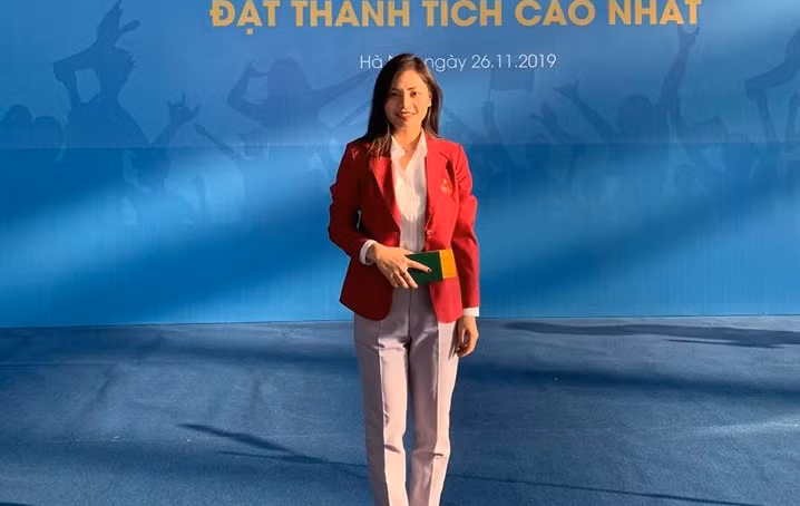 Hoàng Tú Anh (sinh năm 1995) hiện công tác tại Bệnh viện Thể thao Việt Nam. Theo danh sách được Bộ Văn hóa, Thể thao và Du lịch công bố trước đó, Tú Anh giữ vai trò kỹ thuật viên vật lý trị liệu của Đoàn thể thao Việt Nam tại SEA Games 30.