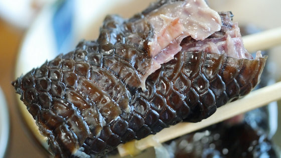 Rắn biển sau khi được loại bỏ nọc độc, hầm chín nhừ, trái ngược với vẻ ngoài đáng sợ thì chúng có ngon đáng ngạc nhiên.