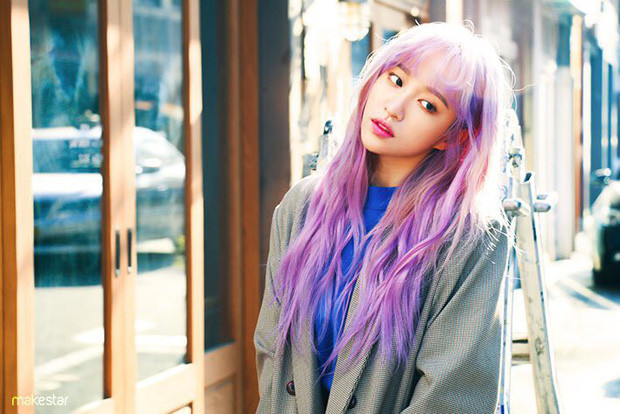 Hani (EXID) từng thử qua nhiều màu tóc như nâu, vàng hay xanh lá nổi bật nhưng mới đây cô lại khiến người hâm mộ bất ngờ khi dám mạnh tay nhuộm cả màu tím pastel độc lạ.