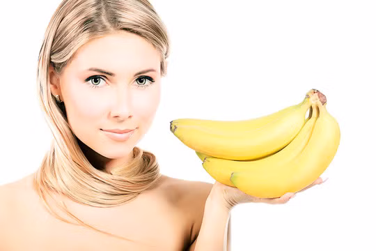 Kiểm soát huyết áp: Phụ nữ sau 40 tuổi thường bị huyết áp cao. Nhờ chứa nhiều kali, chuối giúp kiểm soát huyết áp. Đây là một trong những lợi ích quan trọng của chuối với phụ nữ. Ảnh: Internet.