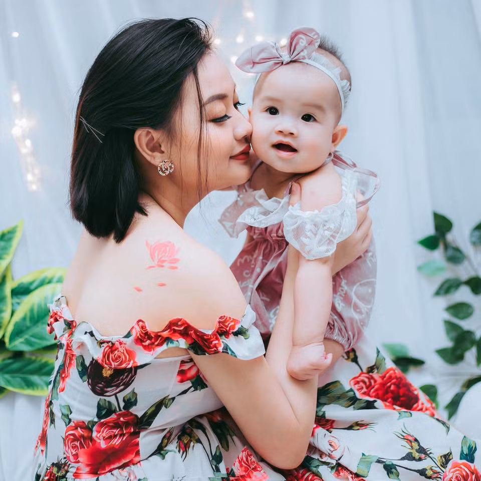 Be 14 thang non 7 lan/ngay, dung khong vung chi boi nu hon cua ong bo hut thuoc la-Hinh-4