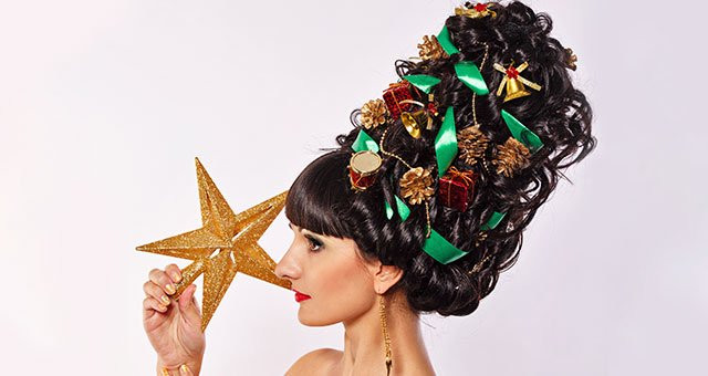 Nhiều salon ở nước ngoài cũng thử tạo kiểu tóc cây thông Noel độc lạ cho khách hàng và nhận được phản hồi tích cực từ dân mạng.