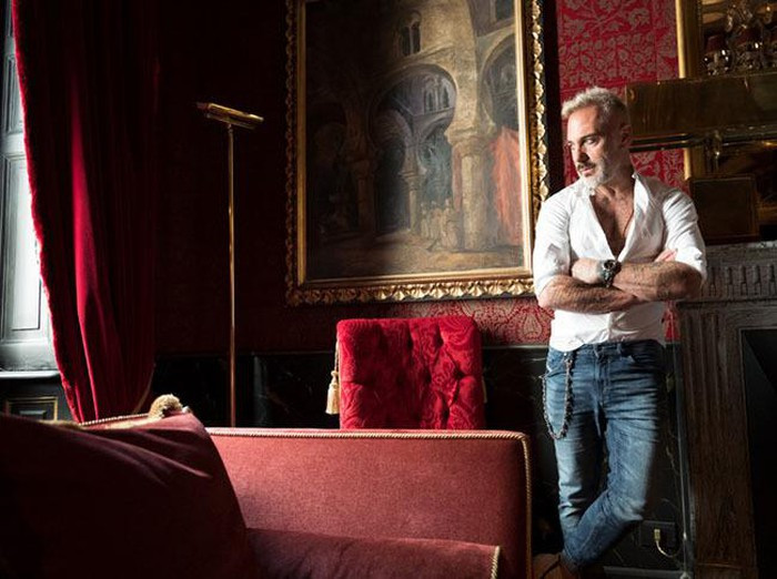 Quý ông U60 sở hữu phong cách thời trang cực kỳ phong độ và cá tính.