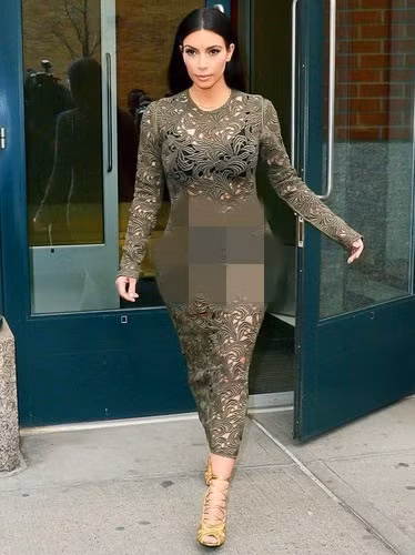 Kim “siêu vòng ba” tiếp tục "đốt mắt" công chúng khi diện váy có họa tiết xuyên thấu, nhìn rõ nội y bên trong.