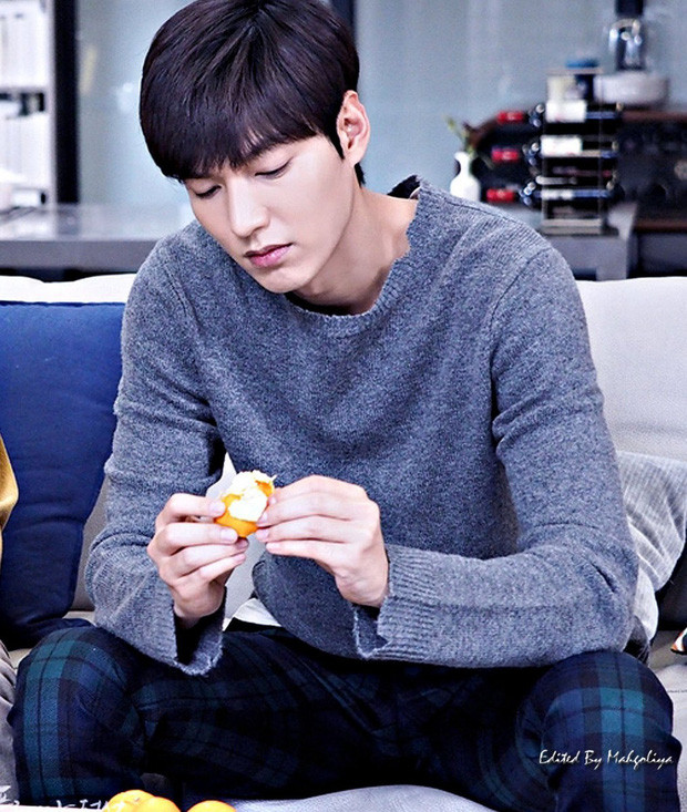 Tài tử Lee Min Ho cũng từng hé lộ anh lựa chọn chuối là loại thực phẩm chính để cải thiện cân nặng. Kết hợp giữa thực đơn giảm cân nhanh từ chuối cùng chế độ tập luyện cân bằng nên chỉ sau 1 tuần, Lee Min Ho đã giảm được 2kg.