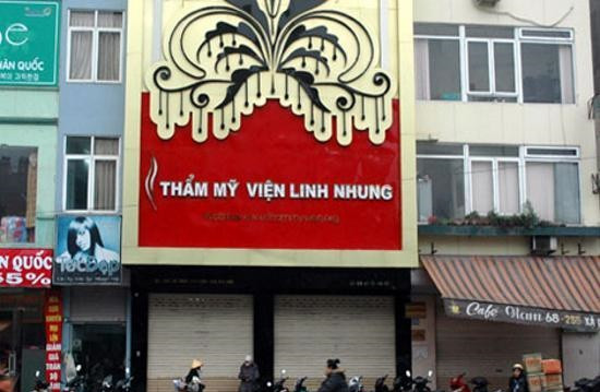 Đầu năm 2013, chị Trần Thị Thu Hương (42 tuổi) đã tử vong sau khi đến thẩm mỹ viện Linh Nhung ở Xã Đàn (Phường Nam Đồng, Đống Đa, Hà Nội) để xoá sẹo môi trên. Ảnh: Internet. Video "Bí quyết làm đẹp của sao Việt". Nguồn: VTC.