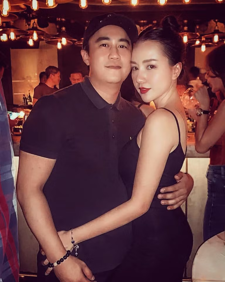 Màu đen là gam màu được cặp đôi đặc biệt yêu thích.