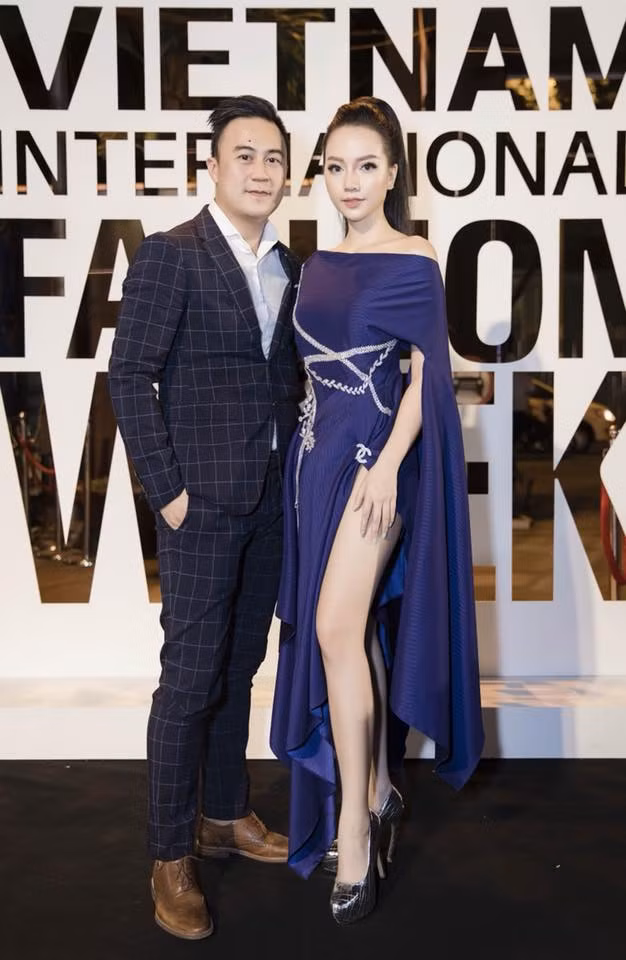 Băng Di thường mặc váy áo gợi cảm, quyến rũ, trong khi Justin Chiêm chọn các bộ suit lịch lãm, bảnh bao.