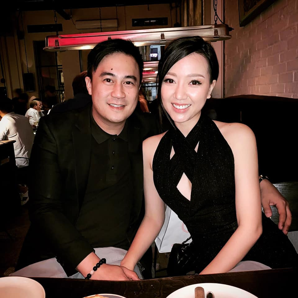 Khi đi chơi, cả hai hay mặc đồ ton sur ton.