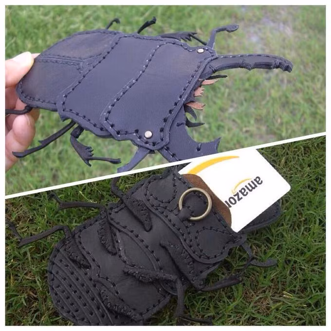 Các mẫu túi xách độc đáo này được làm rất công phu. Hai nghệ sĩ cho biết chi tiết trên từng sản phẩm mất gần 3 tuần tới một tháng để thực hiện.