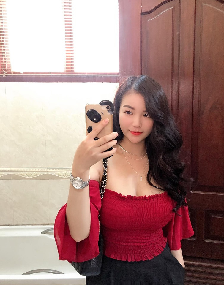 Hồng Nhung bị nhiều người bàn tán, thậm chí còn có người nhắn tin gạ gẫm khiếm nhã.