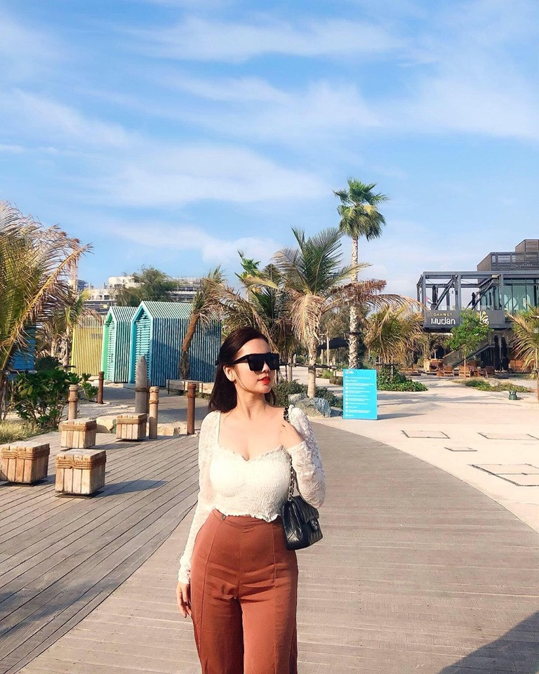 Chuộng gu thời trang nóng bỏng, quyến rũ nhưng Hồng Nhung phản đối việc khoe thân quá lố.