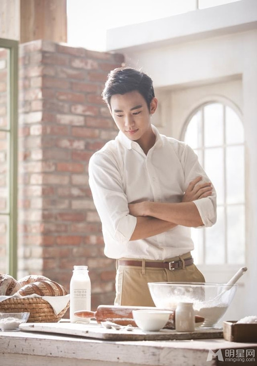 Với trang phục đơn giản, Kim Soo Hyun cũng đủ vẻ điển trai để hút hồn phát nữ.