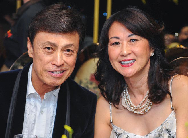 Gia the ba xa kem 14 tuoi, ngai xuat hien truoc dam dong cua danh ca Tuan Ngoc