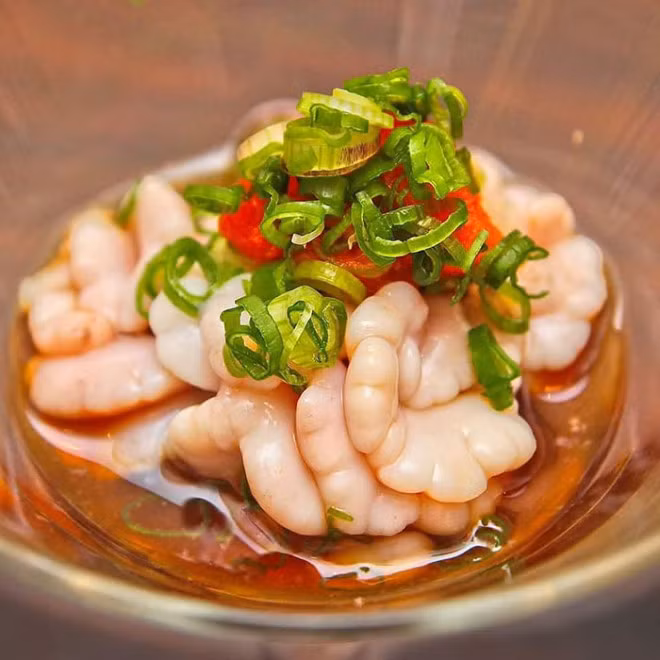 Ở một số nơi người ta sẽ hấp, chiên để ăn cùng với cơm nóng, hoặc cho vào lẩu cùng với nhiều nguyên liệu khác nhau như nấm, củ cải, cà rốt, thịt...