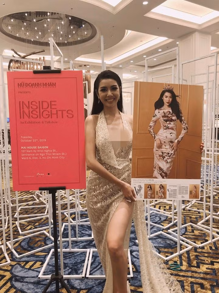 Khi đi dự sự kiện thời trang, nàng á hậu chọn chiếc váy xẻ sâu ở phần ngực, xuyên thấu khiến người đối diện "đỏ mặt".